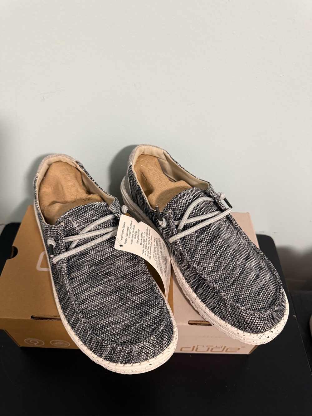 Hey Dude woman’s size 8 Slip on shoes! NWB Super comfortable 😃